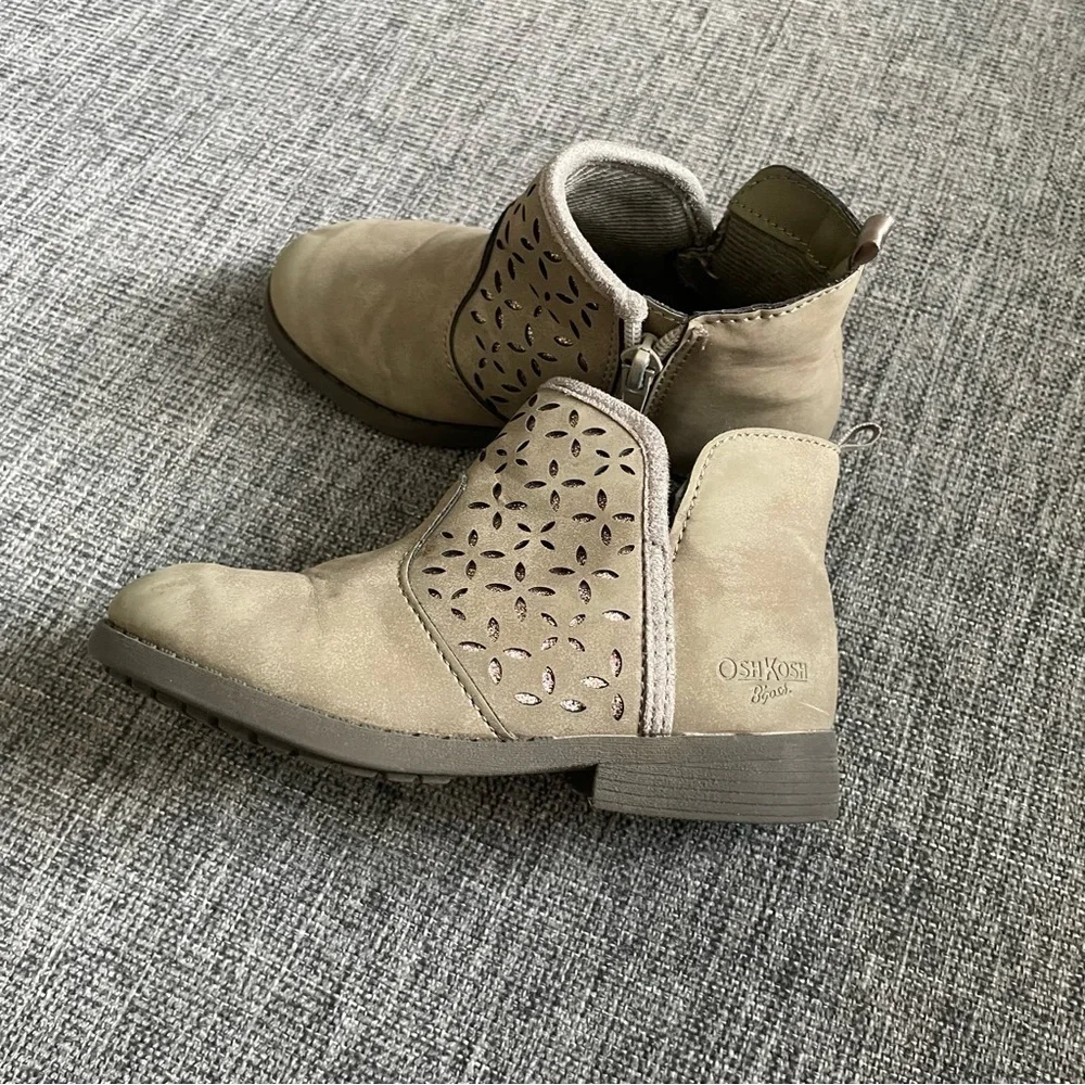 OshKosh girl Tan Ankle Boots with Cutout Design size 10 grayish brown play wear